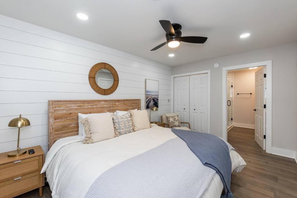 Island Joy - Newly Renovated/Walk To The Beach! Oak Island Buitenkant foto