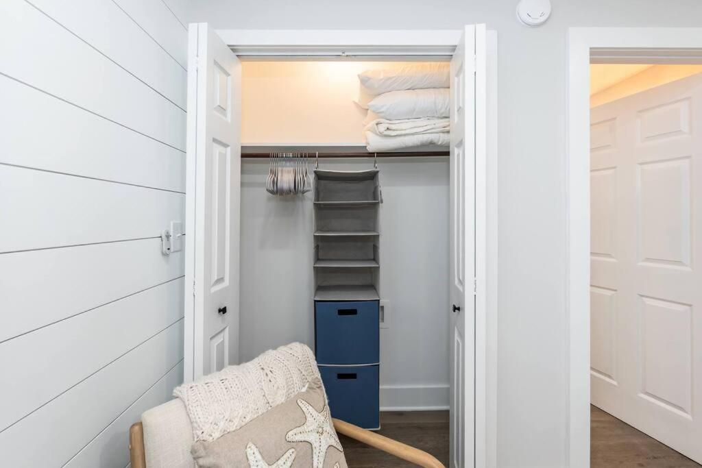 Island Joy - Newly Renovated/Walk To The Beach! Oak Island Buitenkant foto