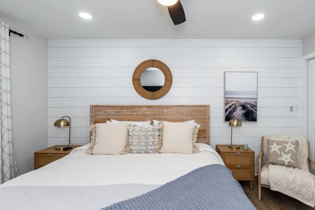 Island Joy - Newly Renovated/Walk To The Beach! Oak Island Buitenkant foto